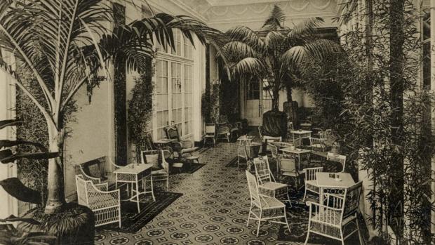 Palmový salon na dobové pohlednici z italského hotelu Florence. Foto: Miroslav Bobek, Zoo Praha