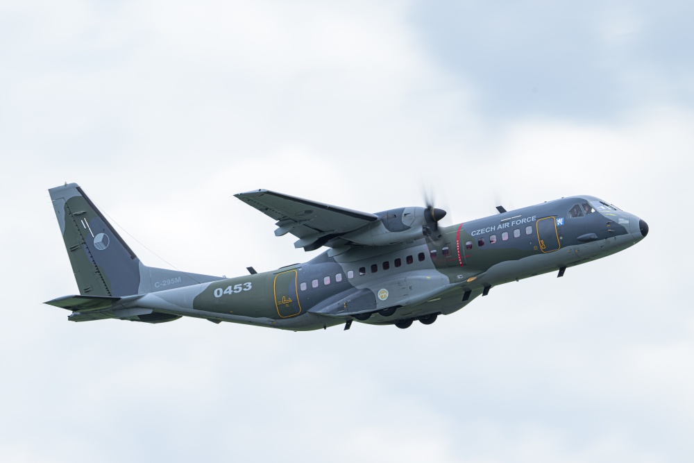 Stejně jako v minulých letech dopraví koně na místo armádní letouny CASA. Foto Petr Hamerník, Zoo Praha Stejně jako v minulých letech dopraví koně na místo armádní letouny CASA. Foto Petr Hamerník, Zoo Praha