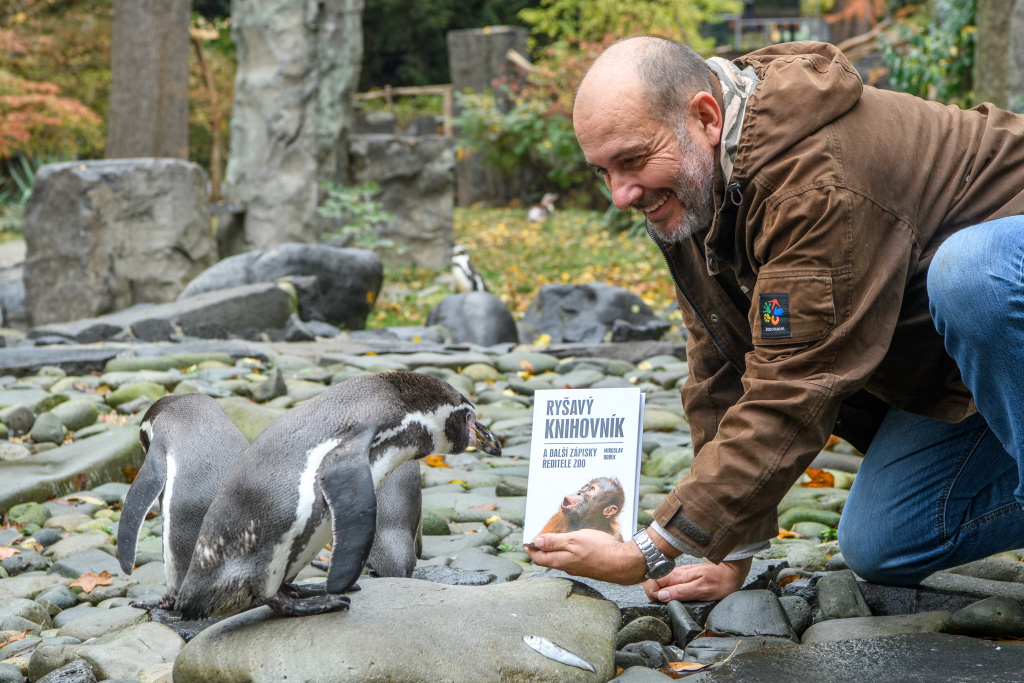 Miroslav Bobek s výborem svých sloupků. Foto: Khalil Baalbaki